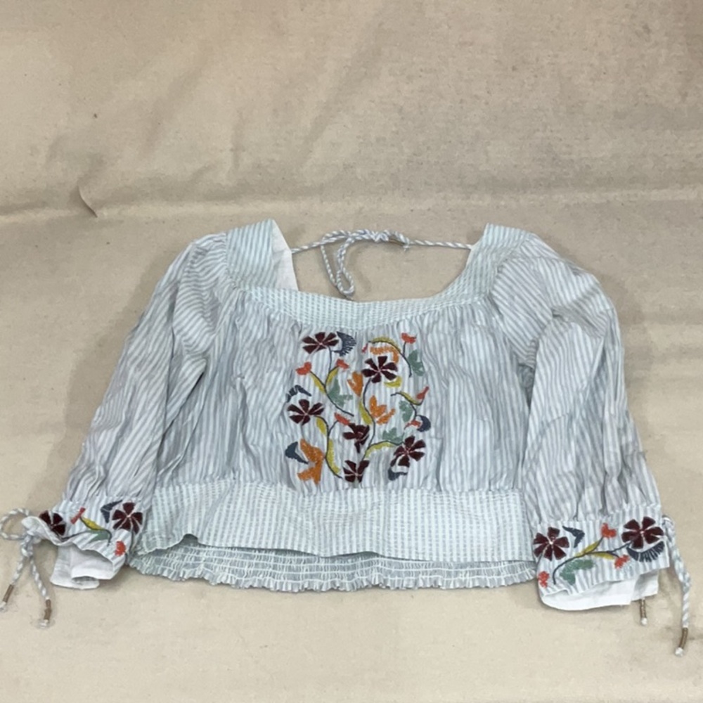 EUC Woman’s long sleeve embroidered Anthropologie shirt